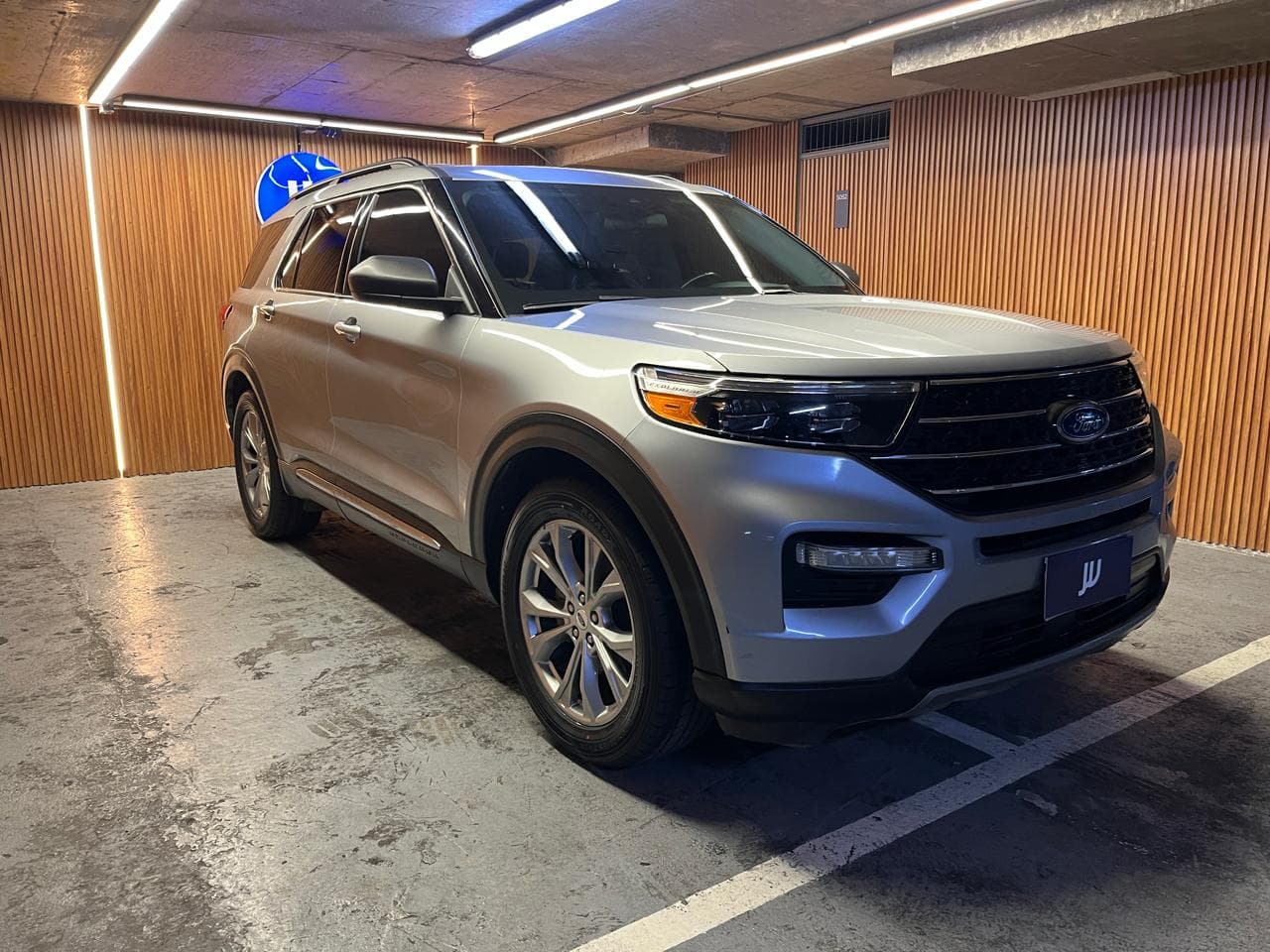 Ford Explorer - miniatura 3