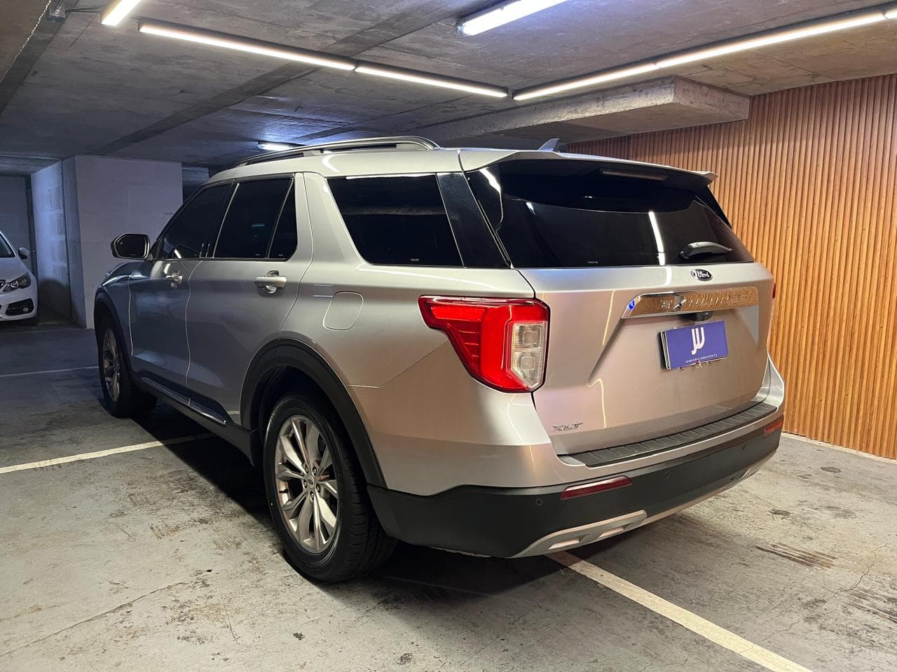 Ford Explorer - miniatura 4