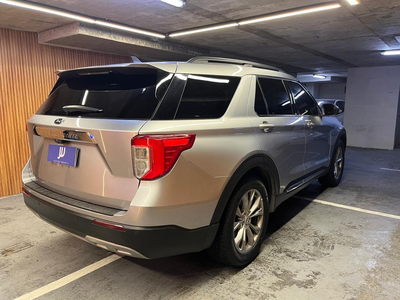 Ford Explorer - miniatura 6