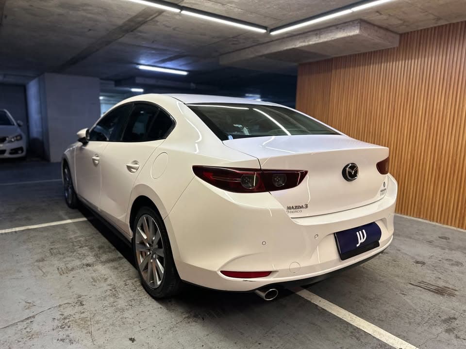 Mazda 3 sedan - miniatura 4