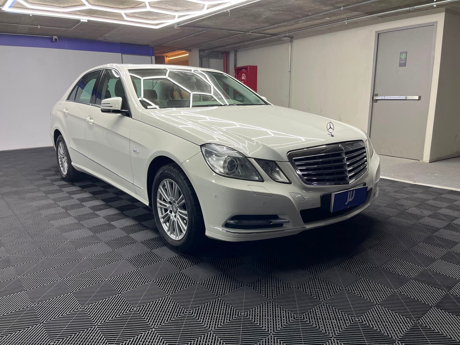 Mercedes-benz E 250 - miniatura 3