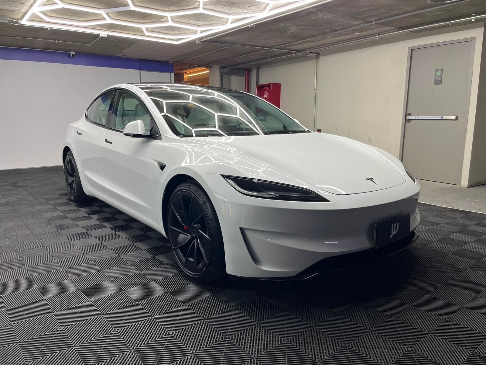 Tesla Model 3 - miniatura 3