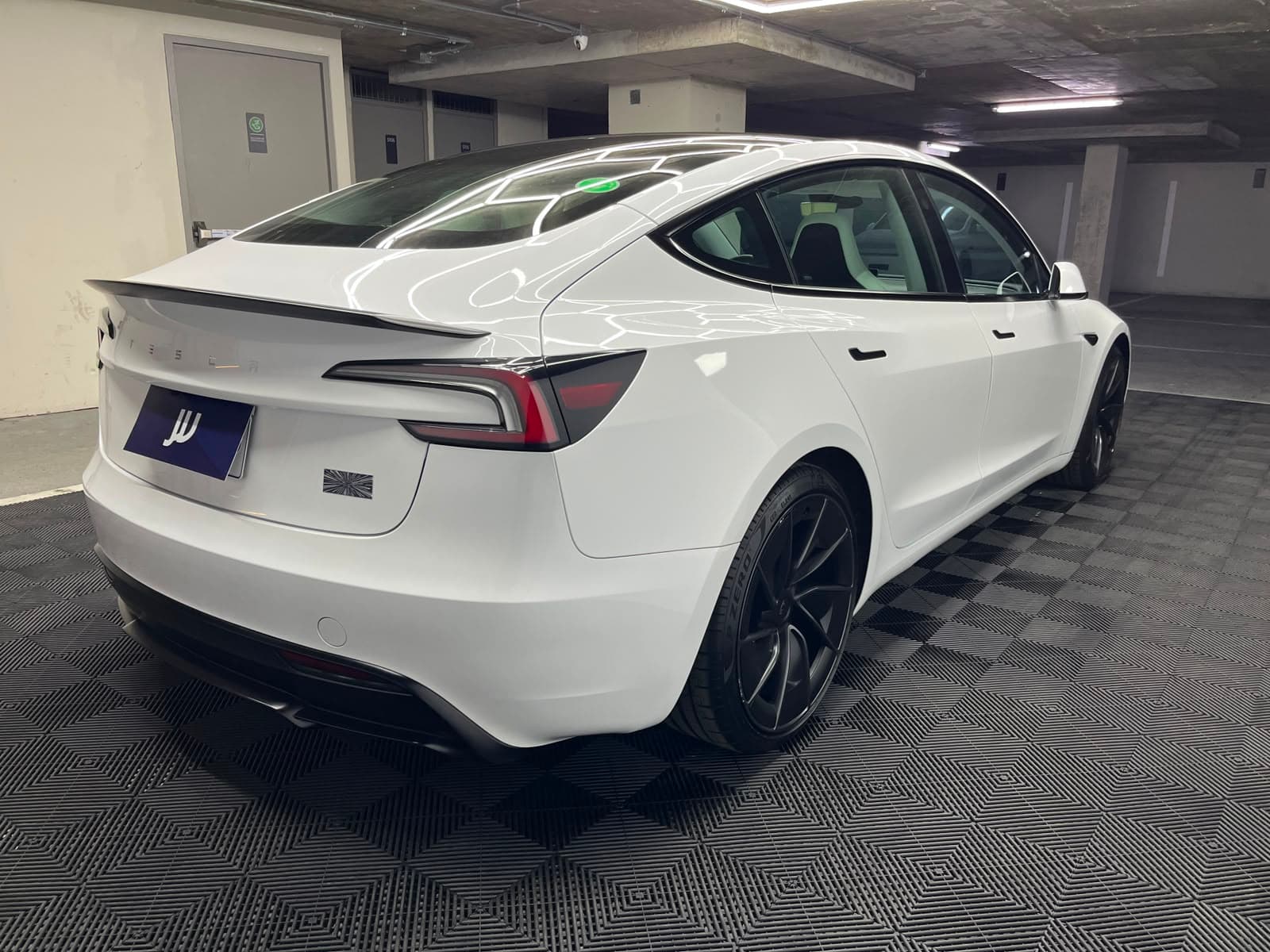 Tesla Model 3 - miniatura 6