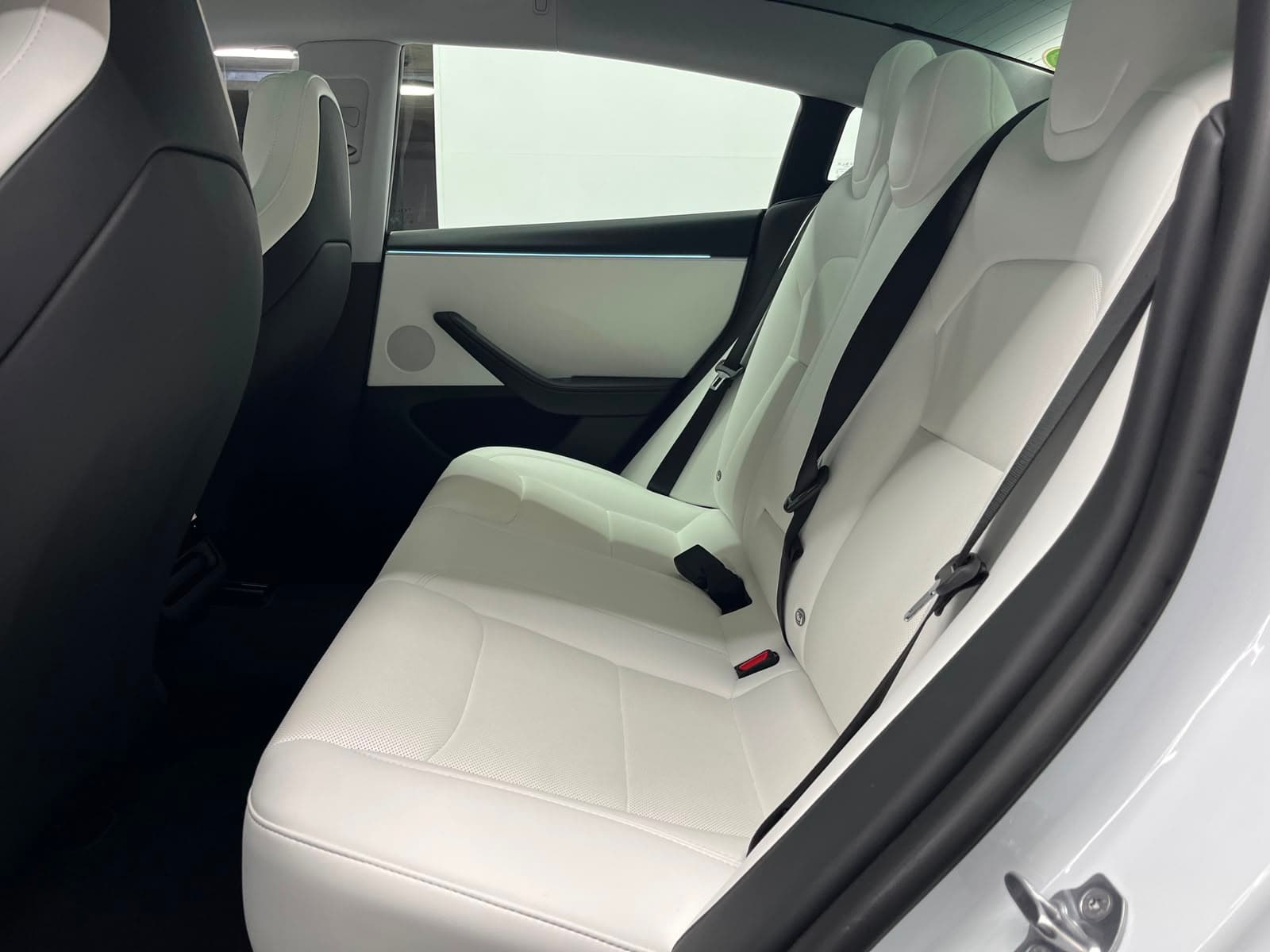 Tesla Model 3 - miniatura 9