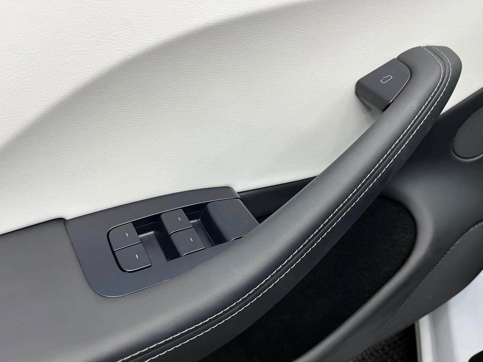 Tesla Model 3 - miniatura 11