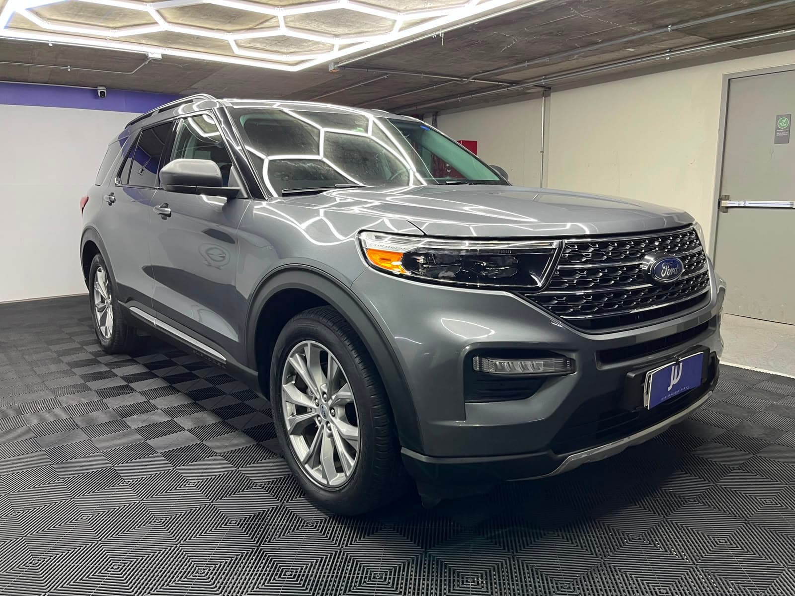 Ford Explorer - miniatura 3