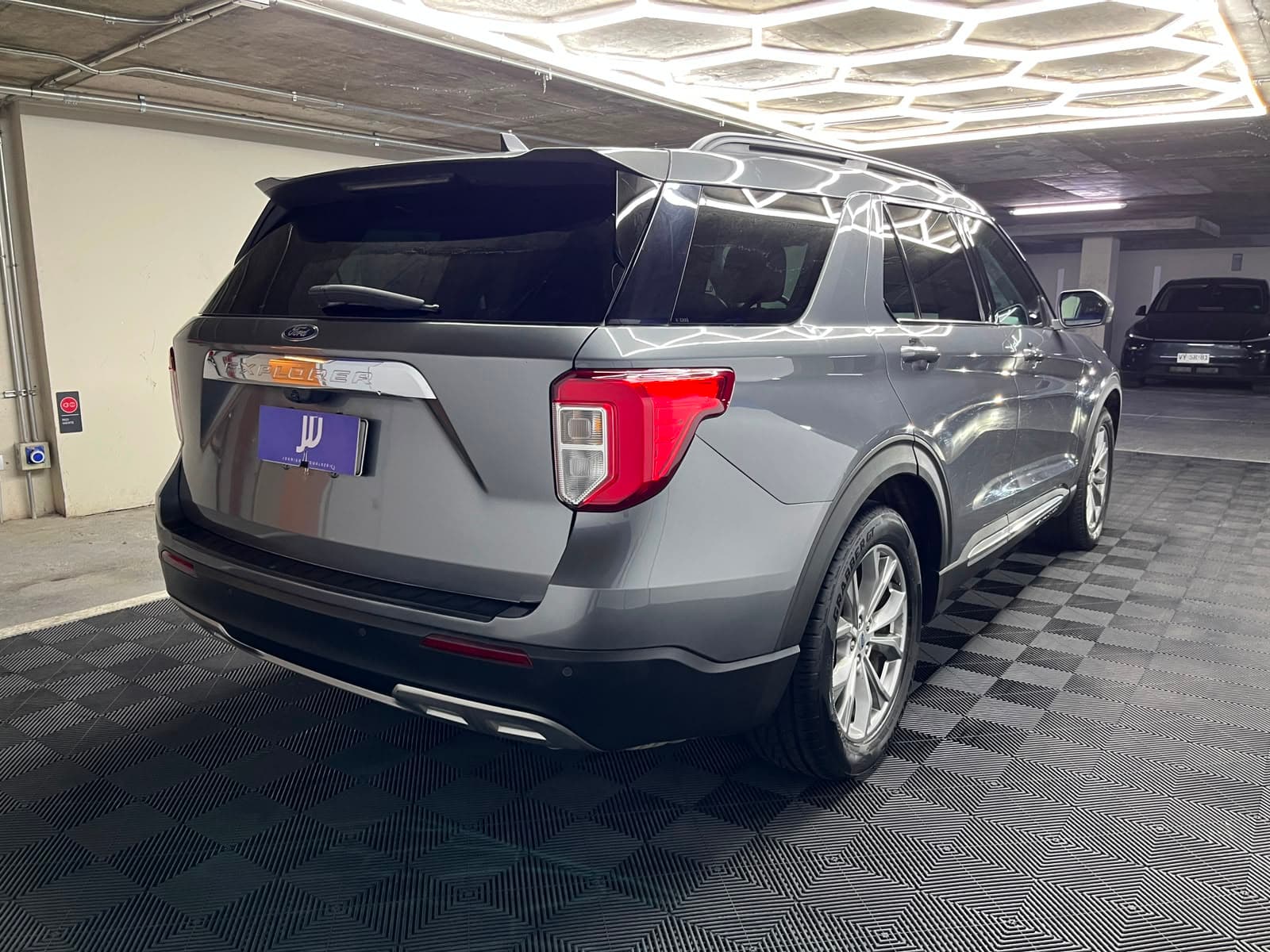 Ford Explorer - miniatura 4