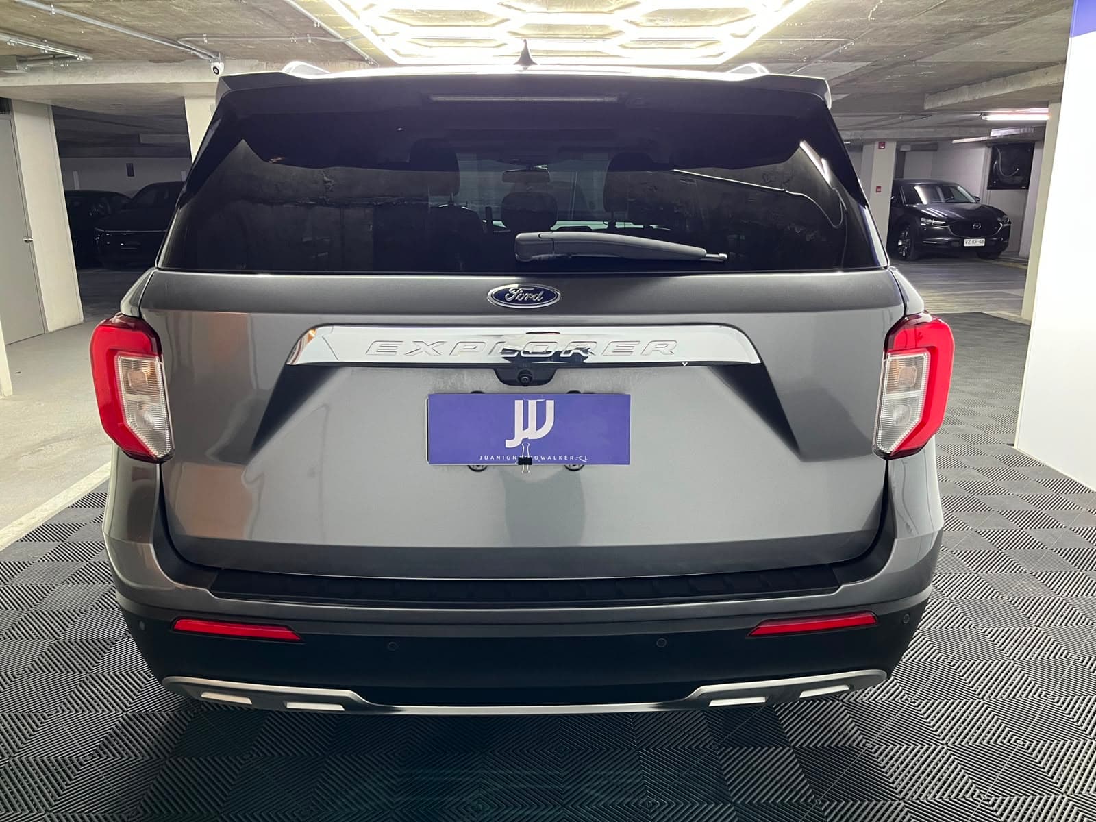 Ford Explorer - miniatura 5