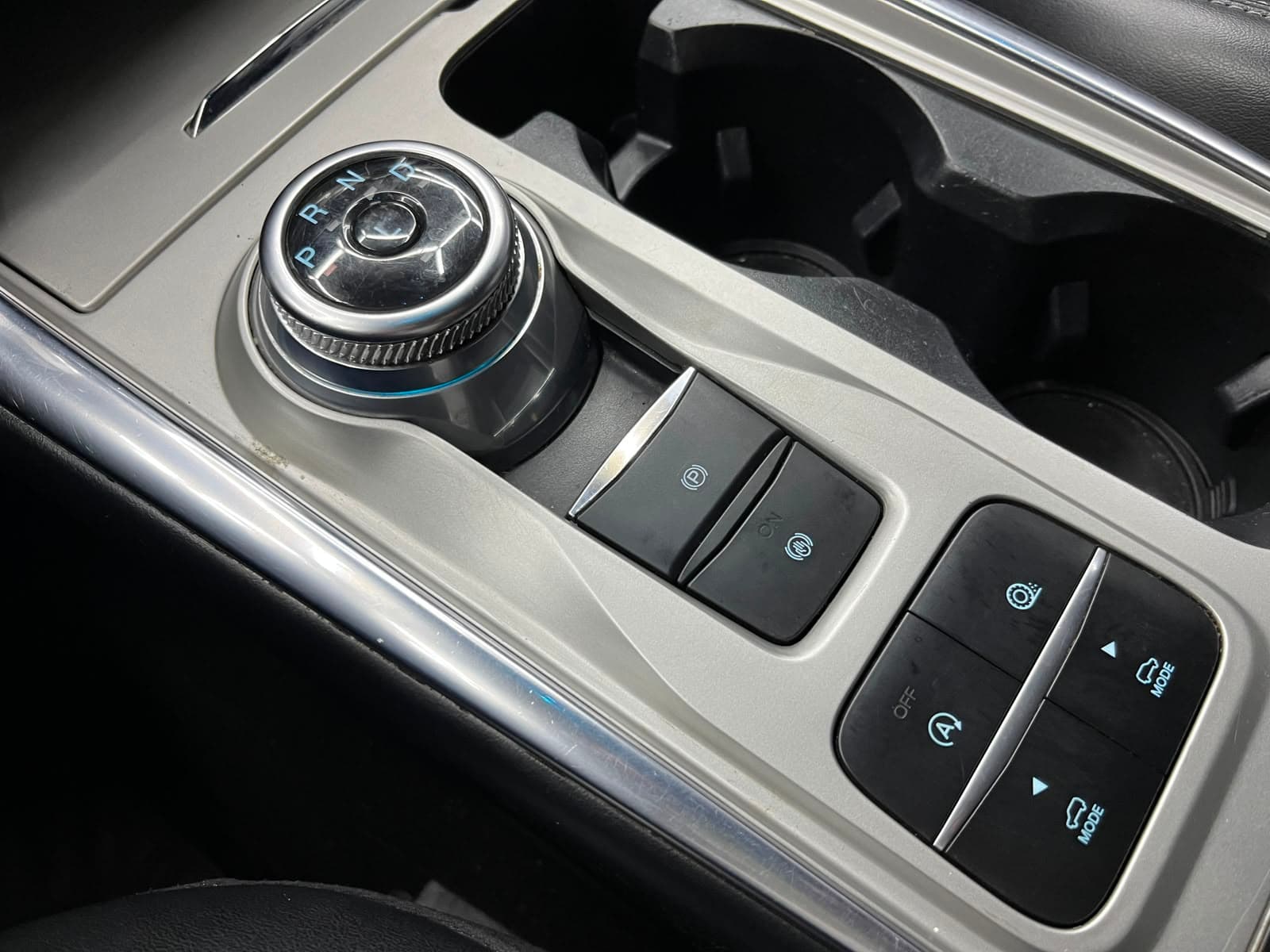 Ford Explorer - miniatura 10