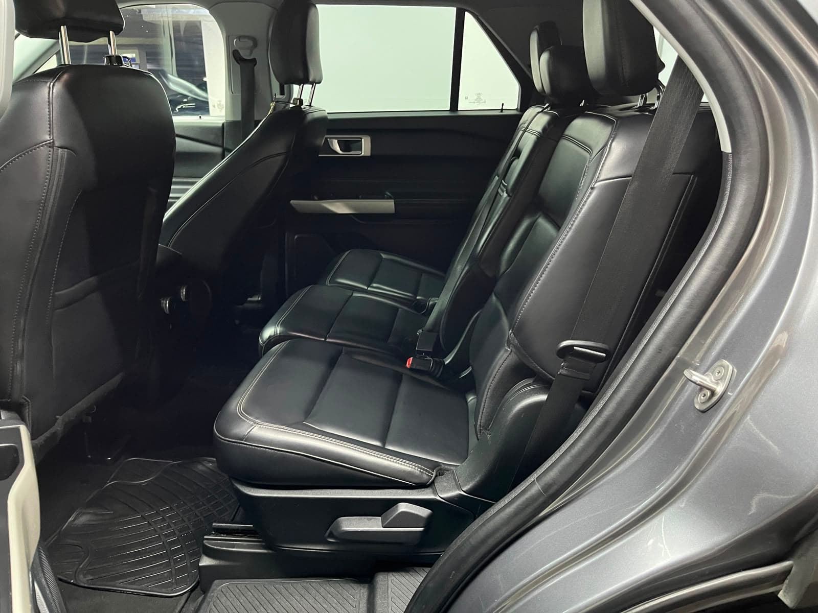 Ford Explorer - miniatura 13