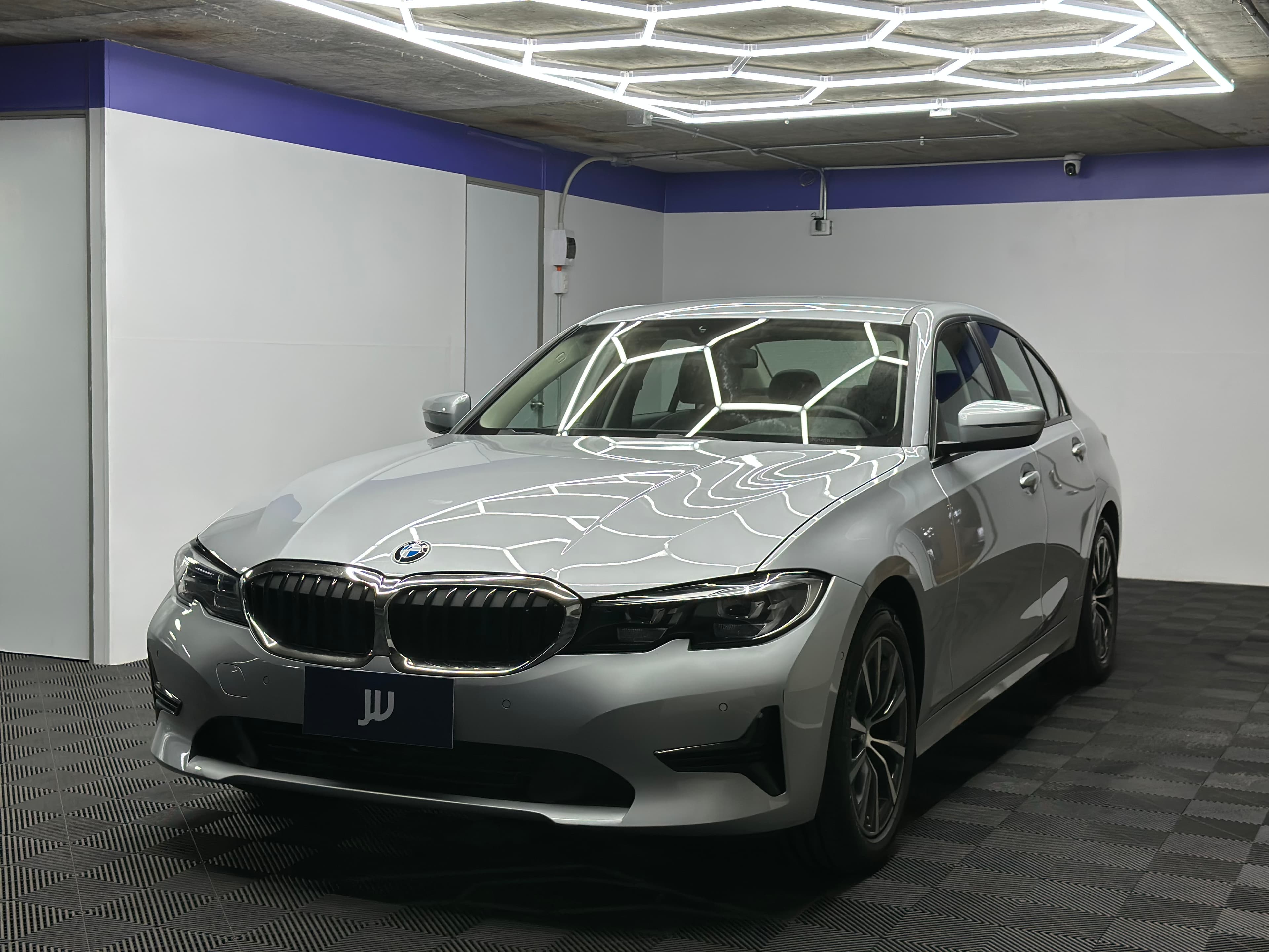 Bmw 320i - miniatura 3
