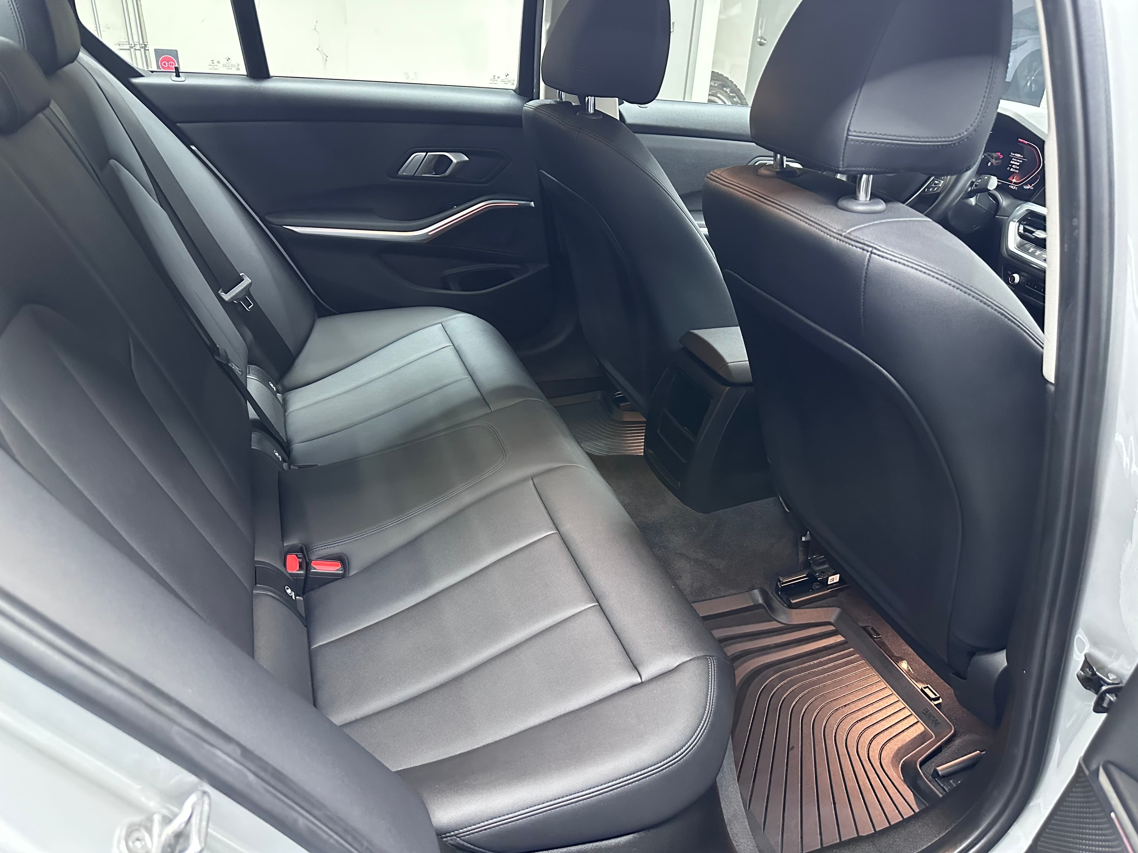 Bmw 320i - miniatura 14
