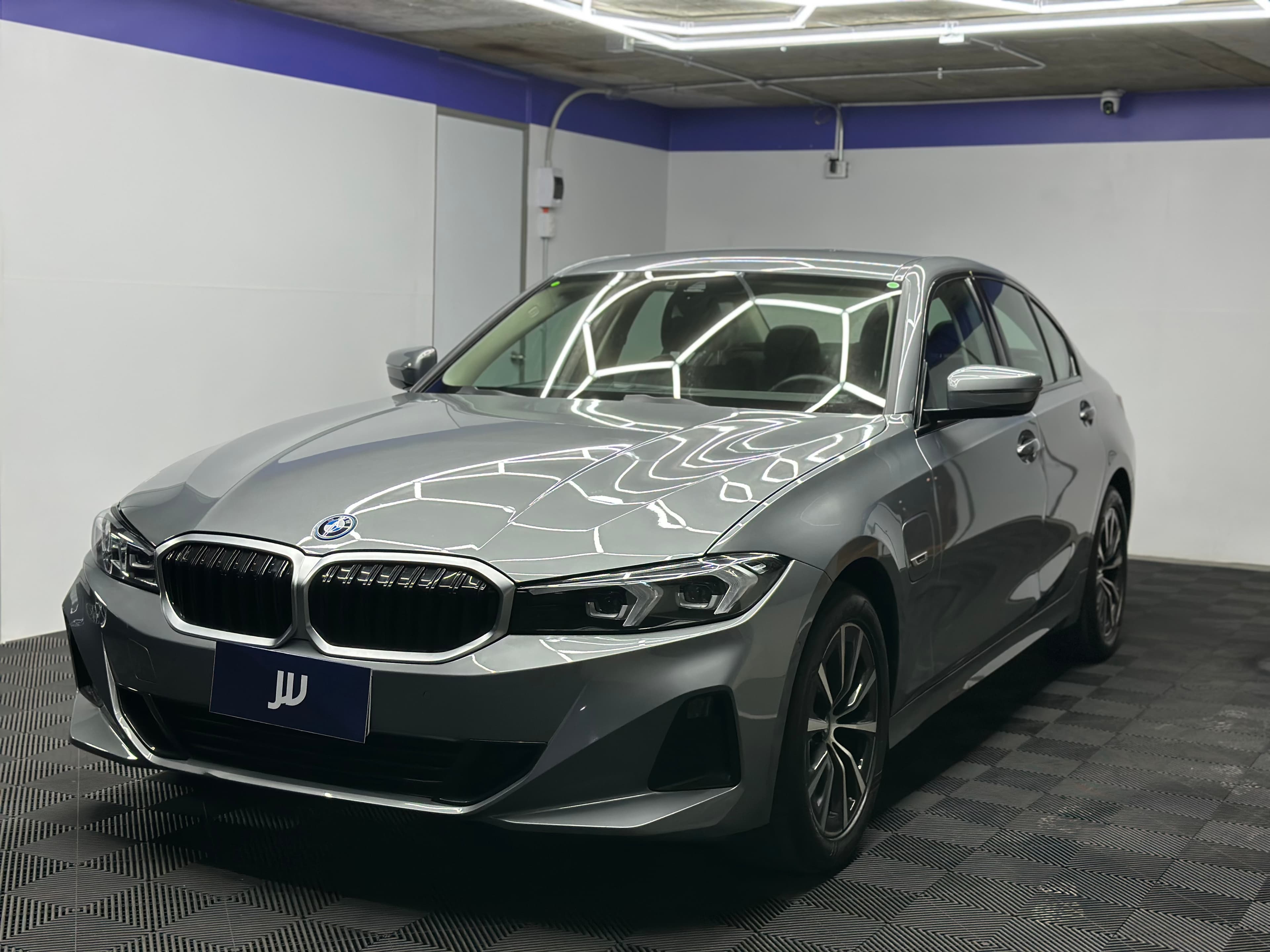 Bmw 330 - miniatura 3