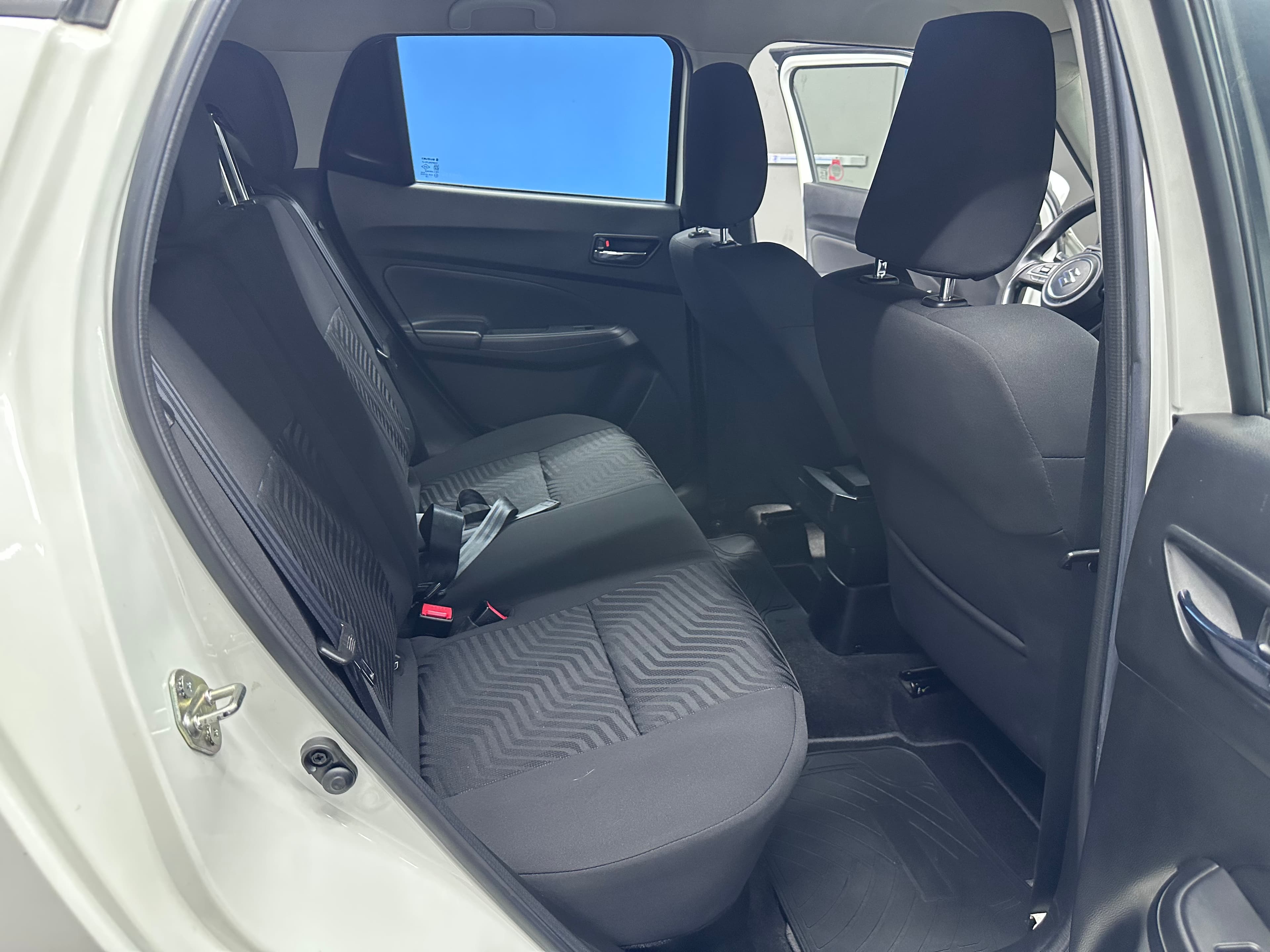 Suzuki Swift - miniatura 13