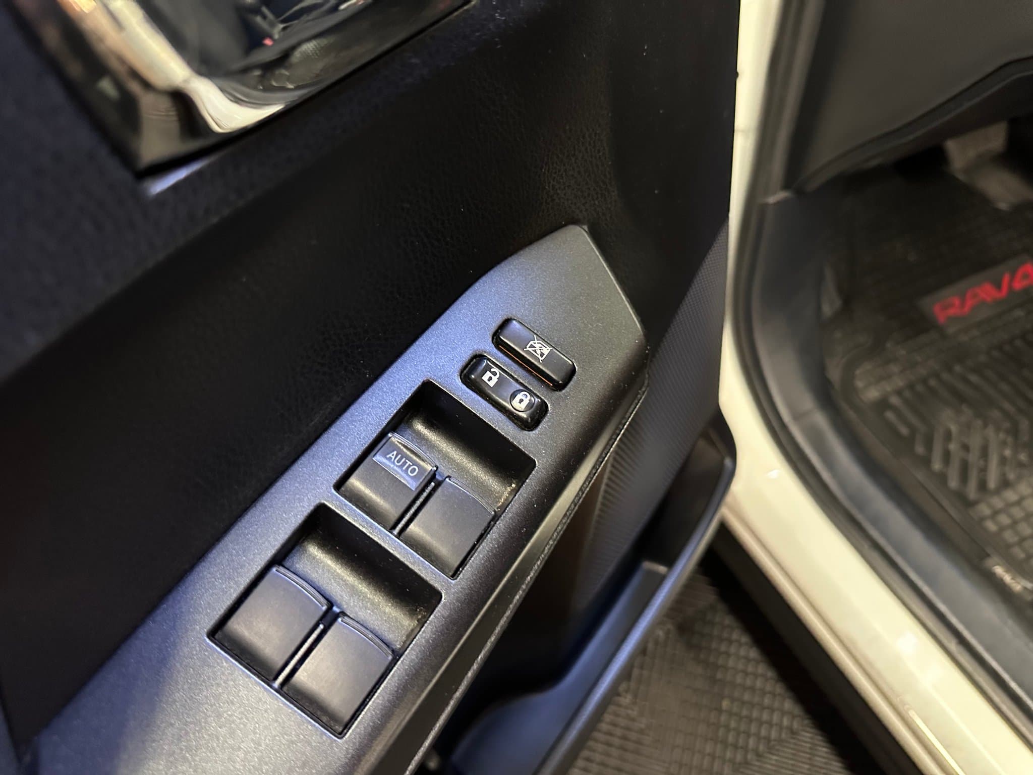 Toyota Rav4 - miniatura 8
