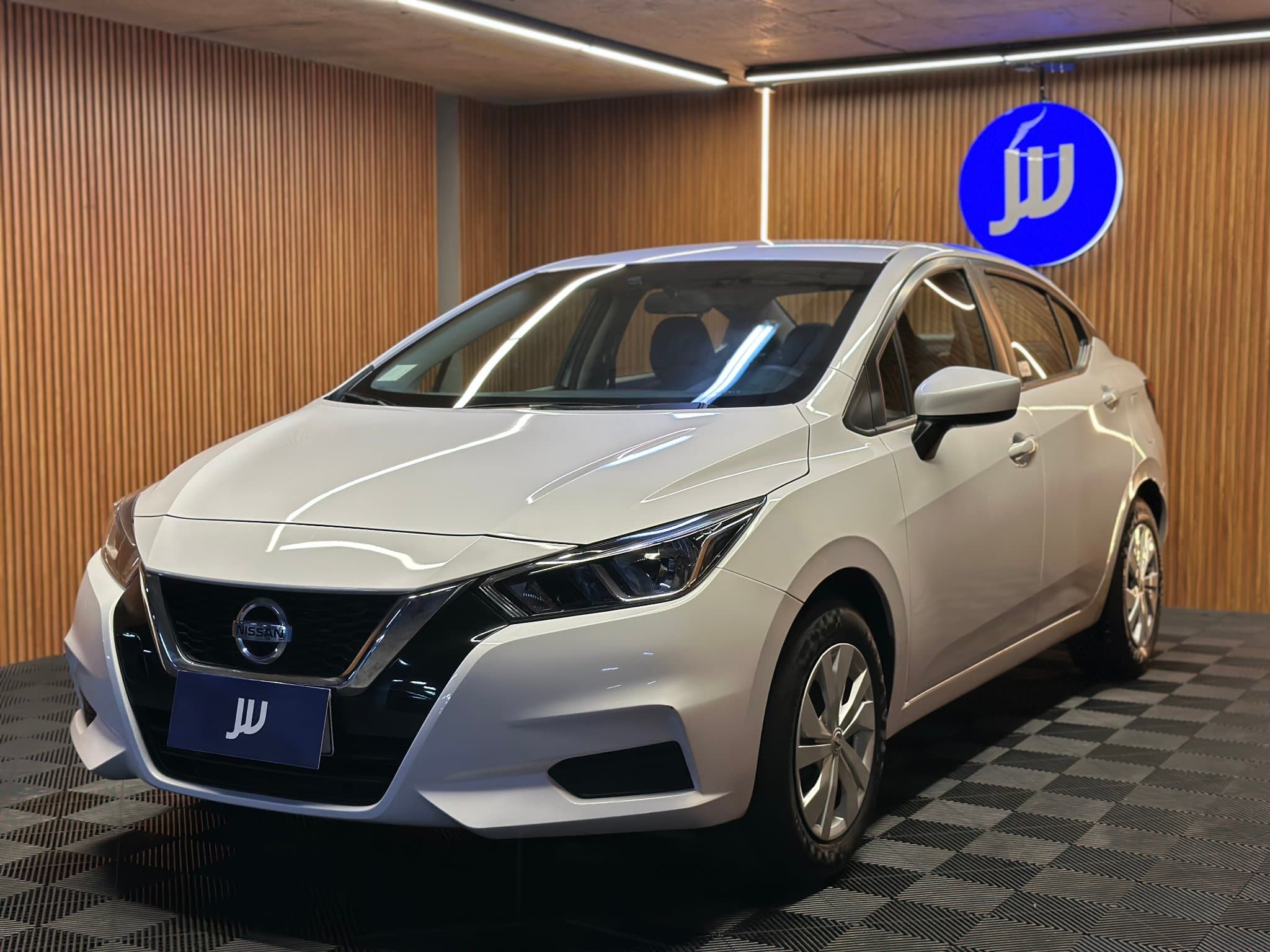 Nissan Versa - miniatura 3