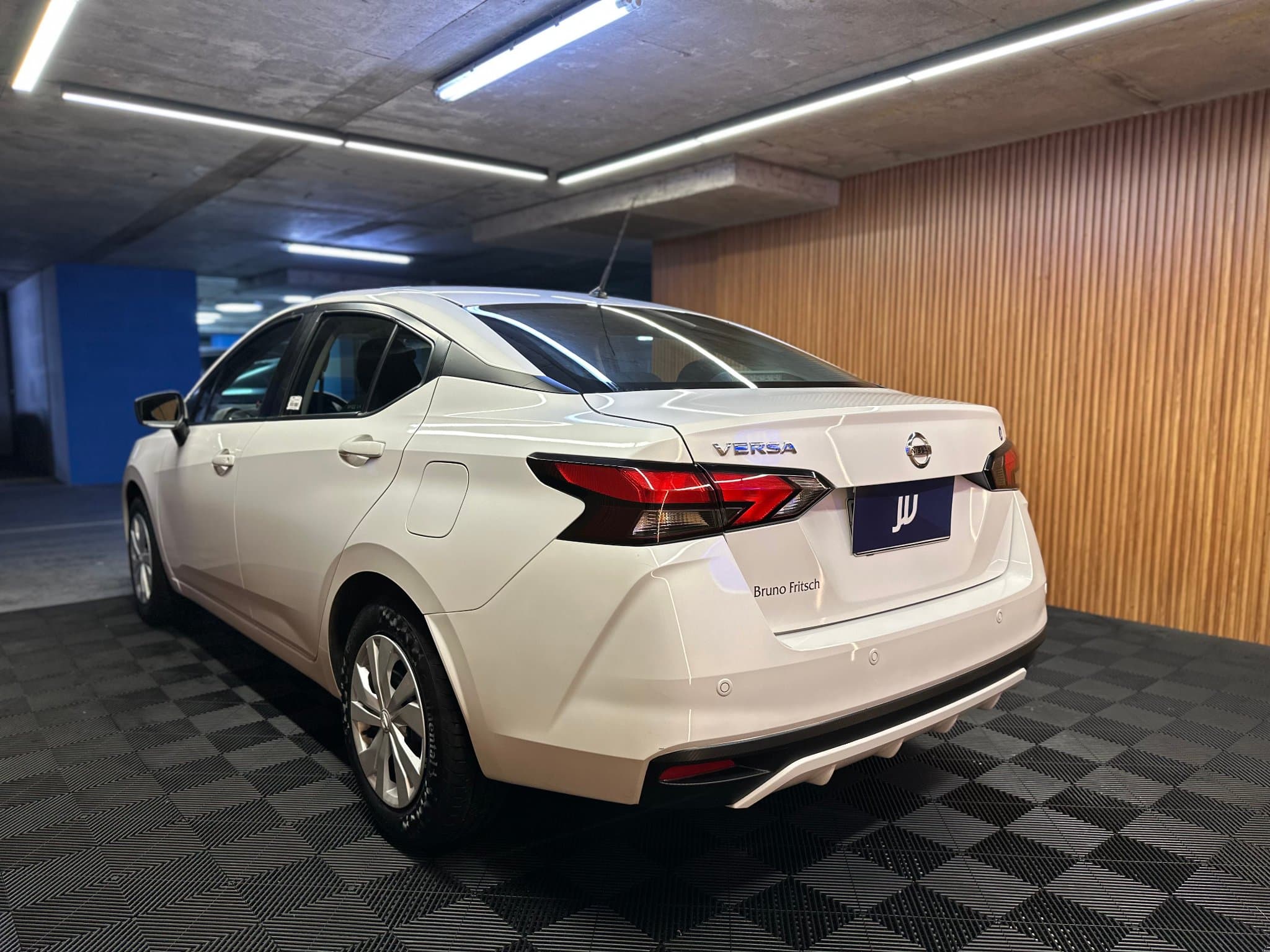 Nissan Versa - miniatura 6