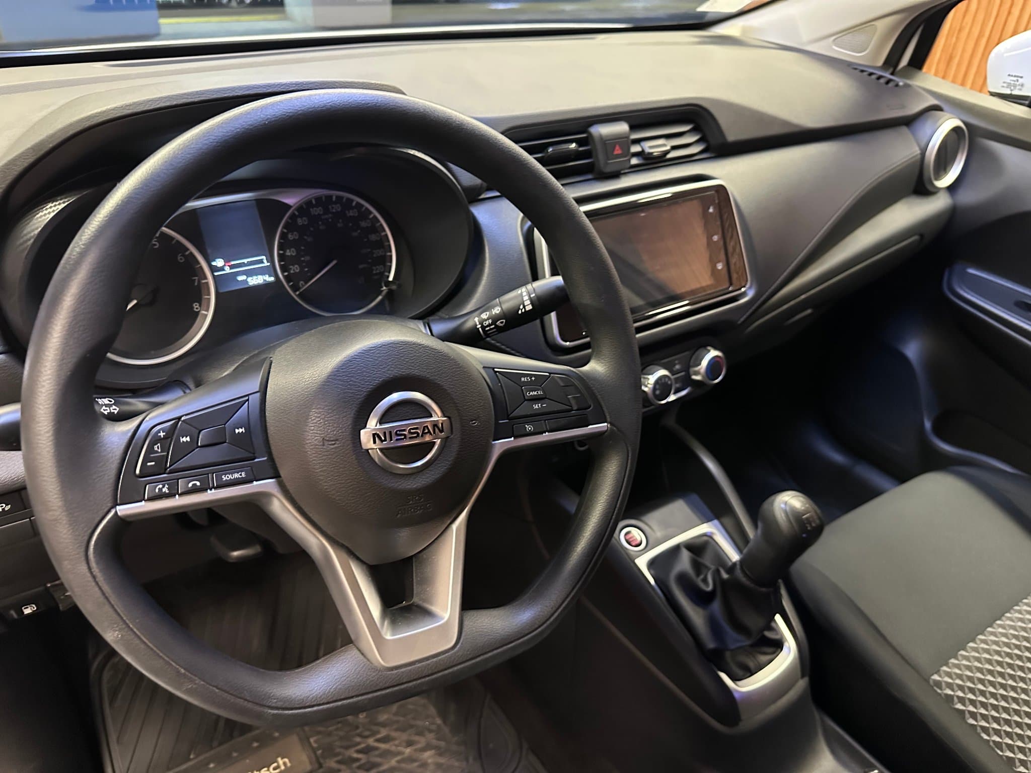 Nissan Versa - miniatura 9
