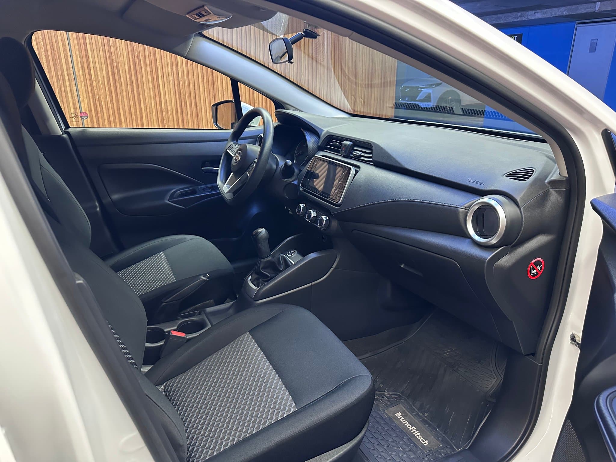 Nissan Versa - miniatura 14
