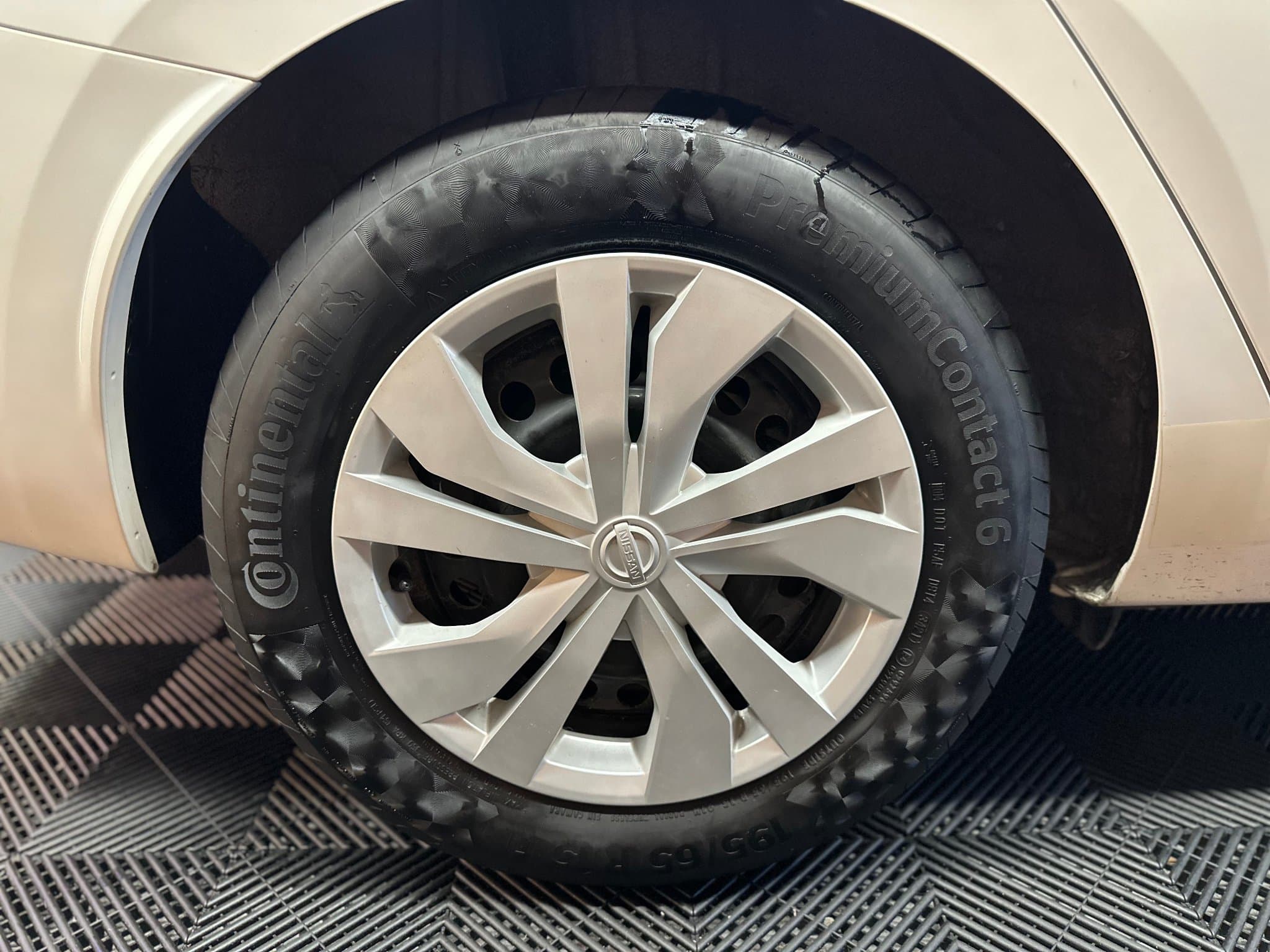 Nissan Versa - miniatura 16