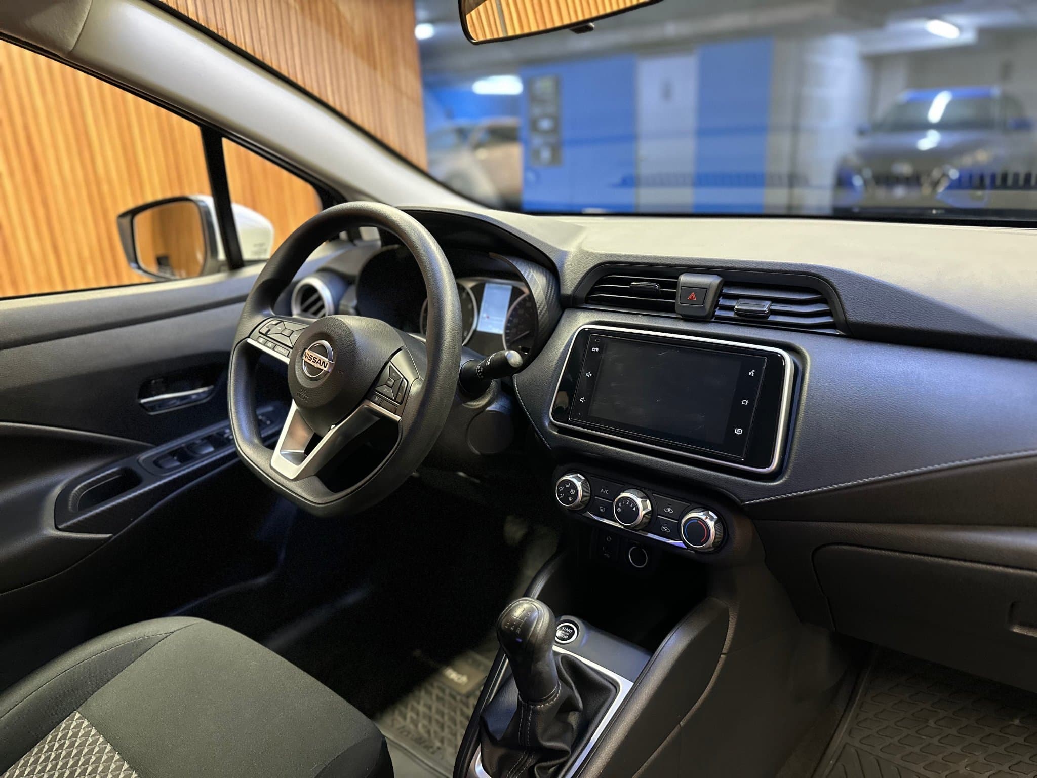 Nissan Versa - miniatura 15